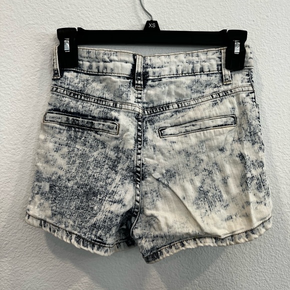 WASHED-OUT DENIM SHORTS - Picture 2 of 3